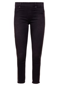 Jeans de mezclilla negra con un corte ajustado, presentan una franja lateral plateada brillante, diseño de cinco bolsillos y cierre de botón estándar en la cintura.