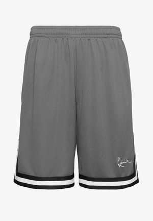 Pantaloni scurți atletici gri, confecționați dintr-un material ușor, cu o dungă alb-negru la tiv și un mic logo alb pe partea stângă.