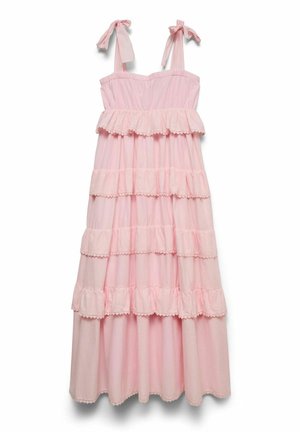 Roze mouwloze maxi-jurk met strikbandjes op de schouders en vier horizontale ruches met gezoomde randen.