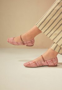 Next WIDE FIT FOREVER COMFORT MARY JANE - Bailarinas con hebilla - pink white