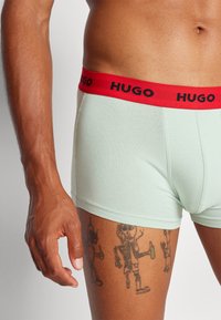 HUGO 3 PACK - Chiloți boxer - multi coloured/red