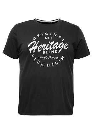 Schwarzes Baumwoll-T-Shirt mit Rundhalsausschnitt, kurzen Ärmeln und großen weißen Grafiktext, der auf der Vorderseite "Original No. 1 Heritage Blend" lautet.