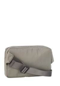 Borsa rettangolare grigia chiara con tessuto testurizzato, tracolla regolabile e fibbia laterale. Chiusura con zip lungo il bordo superiore.