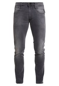 Vaqueros de mezclilla gris con corte ajustado, que presentan un diseño de cinco bolsillos, un ligero desgaste y detalles de costura contrastantes en los bolsillos.