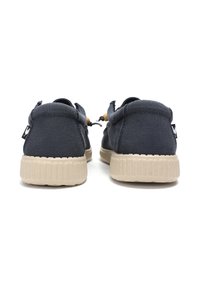 Scarpe in tela navy con suole in gomma beige, dotate di talloni arrotondati, lacci regolabili e un piccolo logo sul lato.