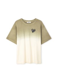 T-shirt en coton à manches courtes avec un dégradé ombre allant de l'olive à la crème, orné d'une embellissement en forme de cœur noir sur le devant.