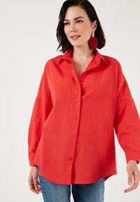 LELA Užsagstoma palaidinė - red