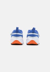 Nike Performance REVOLUTION 7 - Apavi skriešanai pa asfaltu - white/team orange/astronomy blue/total orange