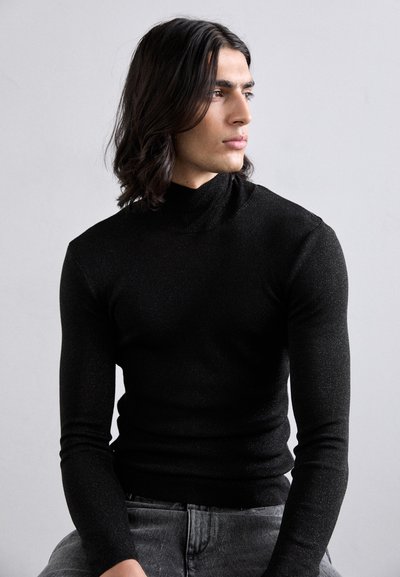 032c EQUINOX TURTLENECK - Strickpullover - black