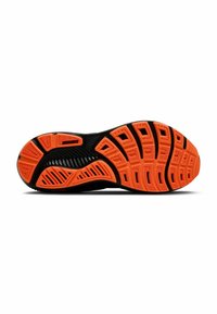 Suola di scarpa da corsa nera con un design testurizzato, evidenziata da accenti arancioni prominenti e scanalature per la trazione. Marchiata "Brooks."