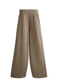 Wide-leg pants made of soft fabric in a muted brown color, featuring an elastic waistband and side pockets with a smooth texture.