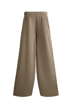 Wide-leg pants made of soft fabric in a muted brown color, featuring an elastic waistband and side pockets with a smooth texture.