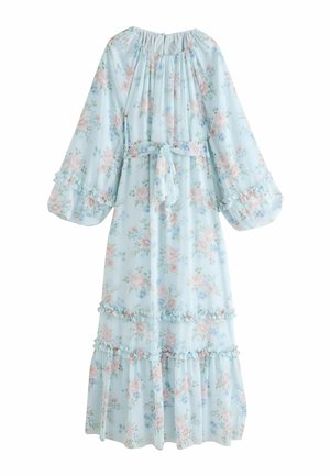 Robe midi bleu clair avec imprimé floral rose et bleu, manches longues bouffantes, détails volantés et ceinture nouée à la taille.