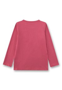 Langärmliges Shirt aus einfarbigem pinkem Baumwollstoff, mit rundem Halsausschnitt und genähtem Saum. Glatte Textur ohne Muster oder Logos.