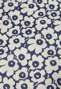 Thumbnail Image 8