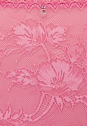 Rosa florale Spitzenstoff mit aufwändiger Stickerei und einer kleinen klaren Schlaufe, die nahe der oberen Mitte angebracht ist.