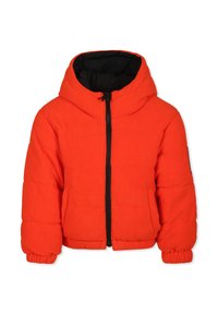 Veste en polaire orange avec une doublure noire, capuche et fermeture éclair sur le devant. Présente un design rembourré et des poignets élastiques pour un ajustement parfait.
