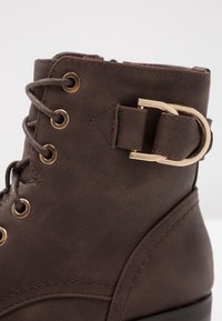 Dorothy Perkins Stivaletti stringati - brown