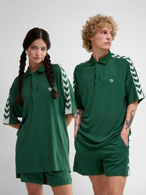 Hummel LOOSE UNISEX - Poloshirt - eden
