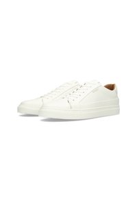 Sneakers bianchi in pelle con profilo basso, punta arrotondata, design con lacci e suola in gomma testurizzata. L'interno presenta un accento in pelle marrone.