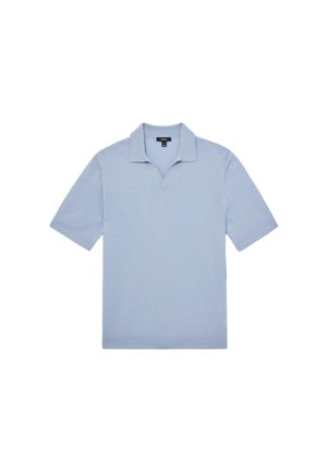 Hellblaues Poloshirt mit kurzen Ärmeln aus weichem Stoff, mit V-Ausschnittkragen und geradem Saum. Minimalistisches Design ohne Muster.