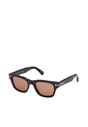 Gafas de sol rectangulares negras con lentes tintadas marrones y finos acentos horizontales plateados en las patillas.