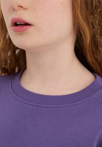 Thumbnail Image 9