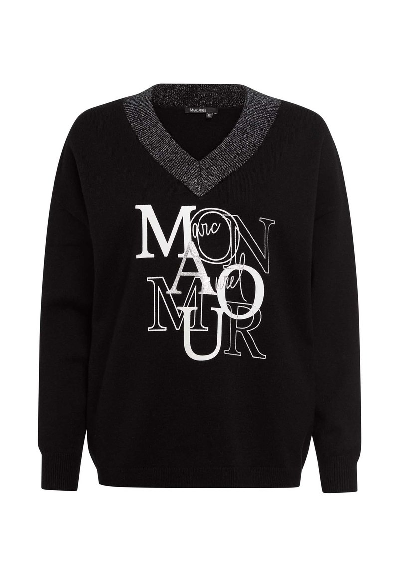 Schwarzer Pullover mit V-Ausschnitt, mit einem Kragen aus silbernem Faden. Das Vorderdesign umfasst weißen und silbernen Text in verschiedenen Schriftarten und Größen.