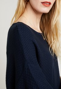 KIOMI Stickad tröja - dark blue