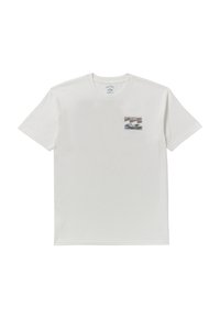 Hvid bomulds t-shirt med et lille, farverigt bølgedesign på venstre brystområde. Korte ærmer og rund halsudskæring.
