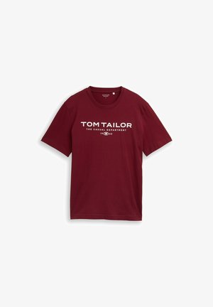 T-shirt en coton bordeaux à manches courtes et col rond. Caractéristiques du texte imprimé blanc : "TOM TAILOR LE DÉPARTEMENT CASUAL 1962."