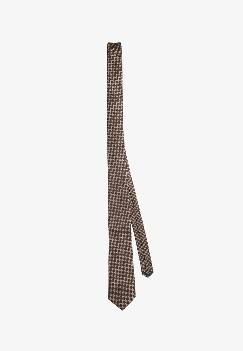 Cravatta marrone con un motivo geometrico blu e arancione. Realizzata in seta. Presenta una punta a forma di freccia e una texture liscia.