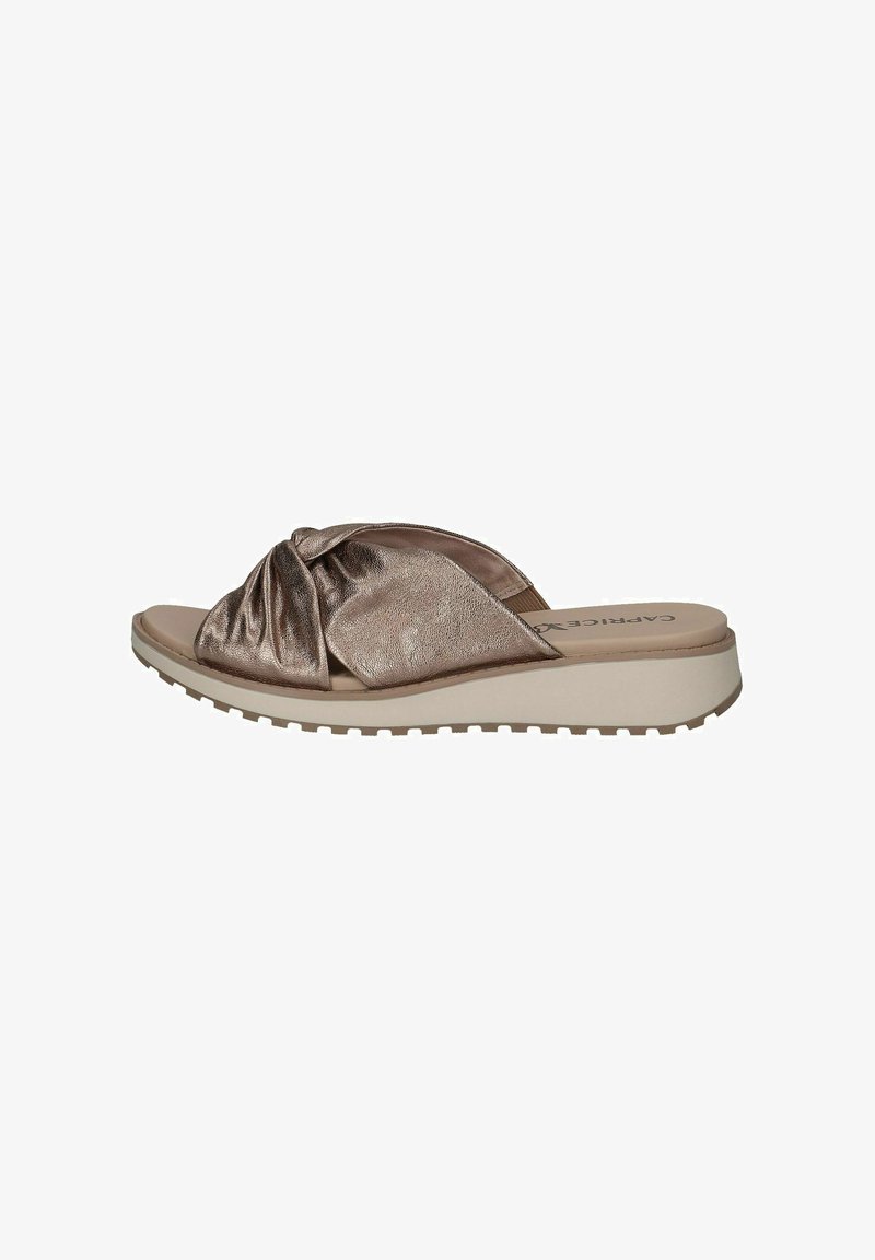 Metallic Bronze Riemensandalen mit gedrehtem Vorderdesign, gepolstertem Fußbett und skulptiertem weißen Sohle mit strukturiertem Griff.