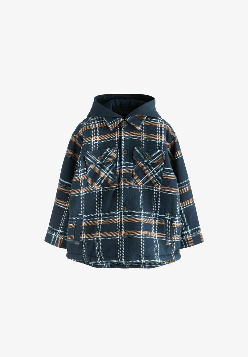 Giacca a quadri blu con cappuccio, dotata di chiusura con bottoni, due tasche sul petto e un tessuto con texture caratterizzato da motivi bianchi e arancioni.