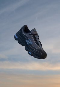 Επιλέχθηκε, black/analog blue