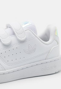 adidas Originals NEW YORK CITY 90 UNISEX - Sportbačiai - footwear white
