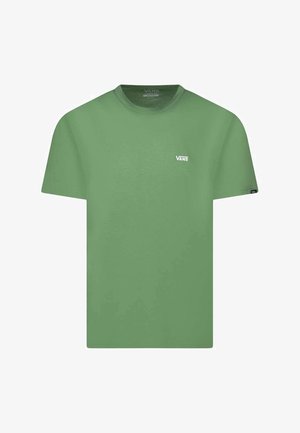 Camiseta de algodón verde con manga corta, cuello redondo y logo blanco de Vans en el lado izquierdo del pecho. Textura suave, corte estándar.