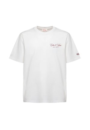 T-shirt bianca a maniche corte con scollo rotondo con scritta rossa "Côte d'Azur Saint Barth" sul petto sinistro e piccolo logo rosso sulla manica destra.
