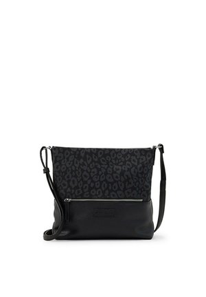 Zwarte crossbodytas met verstelbare band, voorkant ritsvak en subtiele donkere luipaardprint op het bovenste stofpaneel.