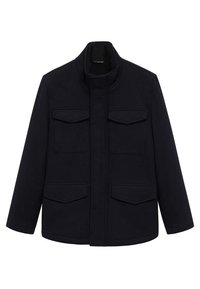 Musta villa takki korkealla kauluksella ja neljällä läppätaskulla, jossa on piilotettu etuclosure.