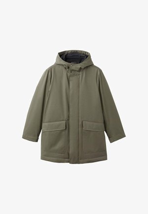Manteau vert olive à manches longues avec capuche, fermeture à pression et deux grandes poches avant. Texture lisse avec un design à coupe droite.