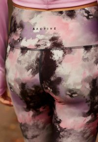 Next YOGA - Leggings - pink blur print
