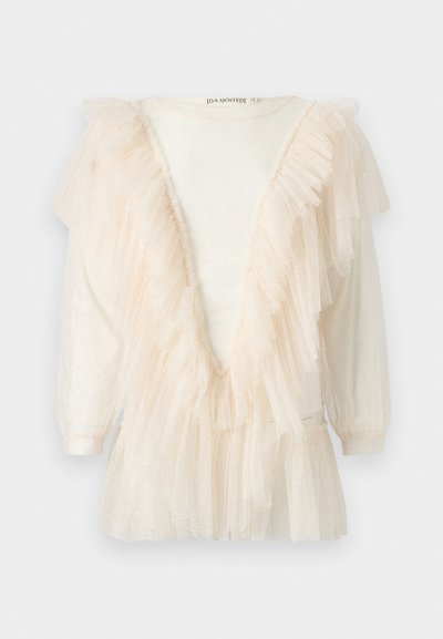 Ελεφαντόδοντο μπλούζα μακρυμάνικη με διαφανή, βολάν από τούλι που σχηματίζουν βαθύ σχήμα V και διακριτικές ακτίνες γκλίτερ σε όλη την επιφάνεια.