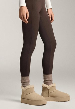 OYSHO Zimní obuv - light brown