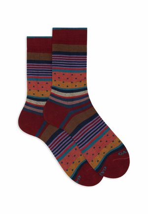Un paio di calzini a metà polpaccio con strisce orizzontali e pois nei colori bordeaux, marrone, viola, senape, teal e blu navy.