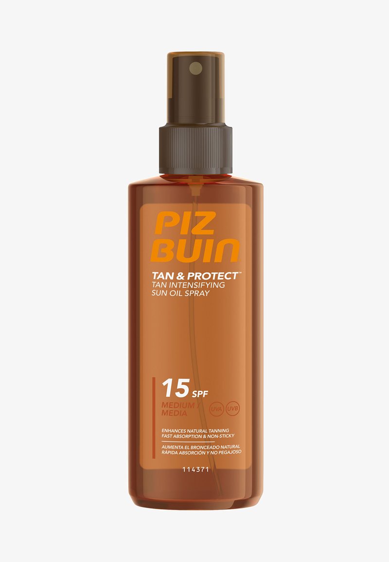 Piz Buin Tan & Protect sololja i en genomskinlig brun flaska. Pump-spraylock, orange text, SPF 15, medelhög solbrninhöjning.