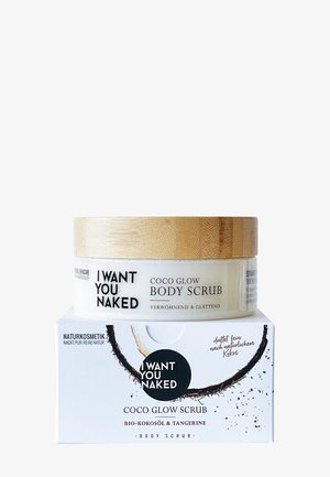 Beholder med I Want You Naked Coco Glow kropsskrub med trælåg placeret på æske med matchende kokosnøddesdesign og produktdetaljer.