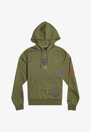 Felpa verde oliva con tasca frontale, caratterizzata da grafiche ricamate in blu e rosso, e polsini a coste per una vestibilità aderente.