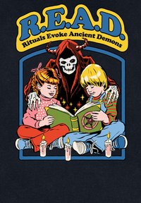 Grafische T-shirt met twee kinderen die een boek lezen, omringd door een skeletfiguur in een rode mantel. De achtergrond bevat gele tekst en kaarsen.