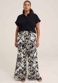 WE Fashion Užsagstoma palaidinė - schwarz